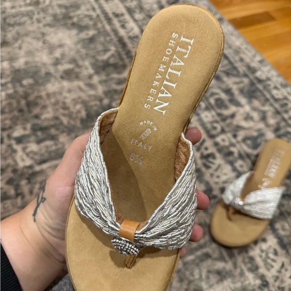 Italian Shoemakers Beige and Cream Sandals - Picture 3 of 7